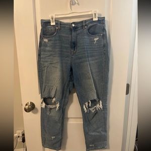 American Eagle Curvy Ripped Mom Jeans Size 10